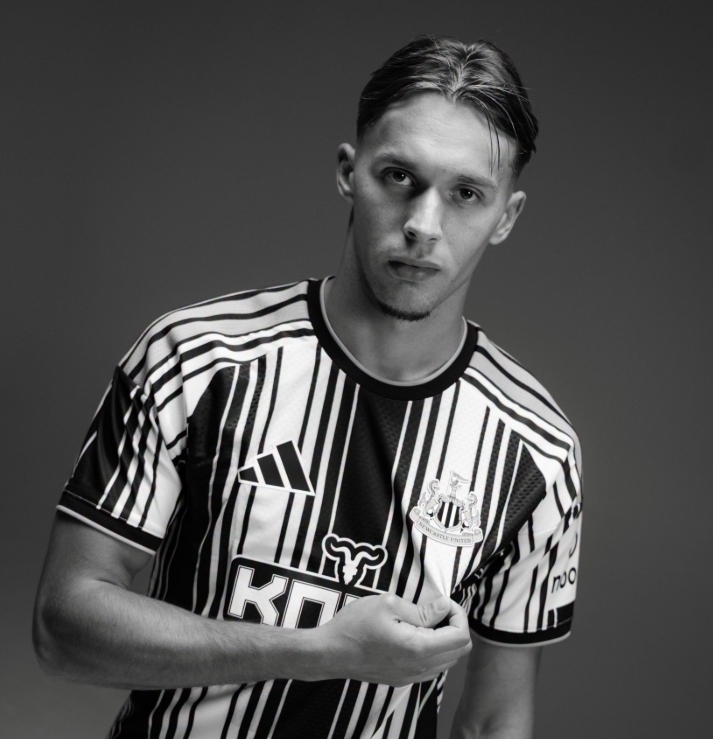 Amar Dedić following his transfer from Benfica to Newcastle United on a five-year contract