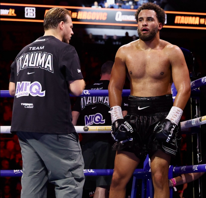 Moses Itauma and Filip Hrgovic during their IBF heavyweight title fight at The O2 in London.